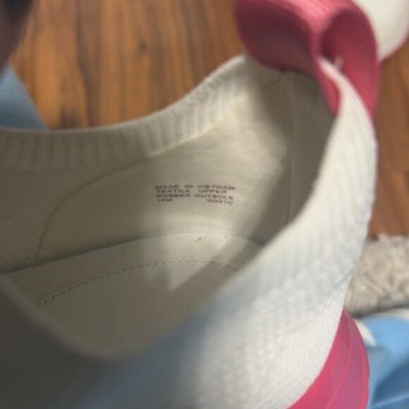 Michael Kors white sneakers - brand new -- size 10M - Picture 4 of 5